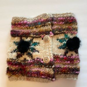 100% chunky wool handcrafted cozy neck warmer. Excellent condition.